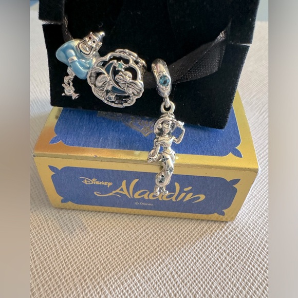 Set of 3 PANDORA - Disney Aladdin, Jasmin & Genie Charm Gift Set - Picture 3 of 10